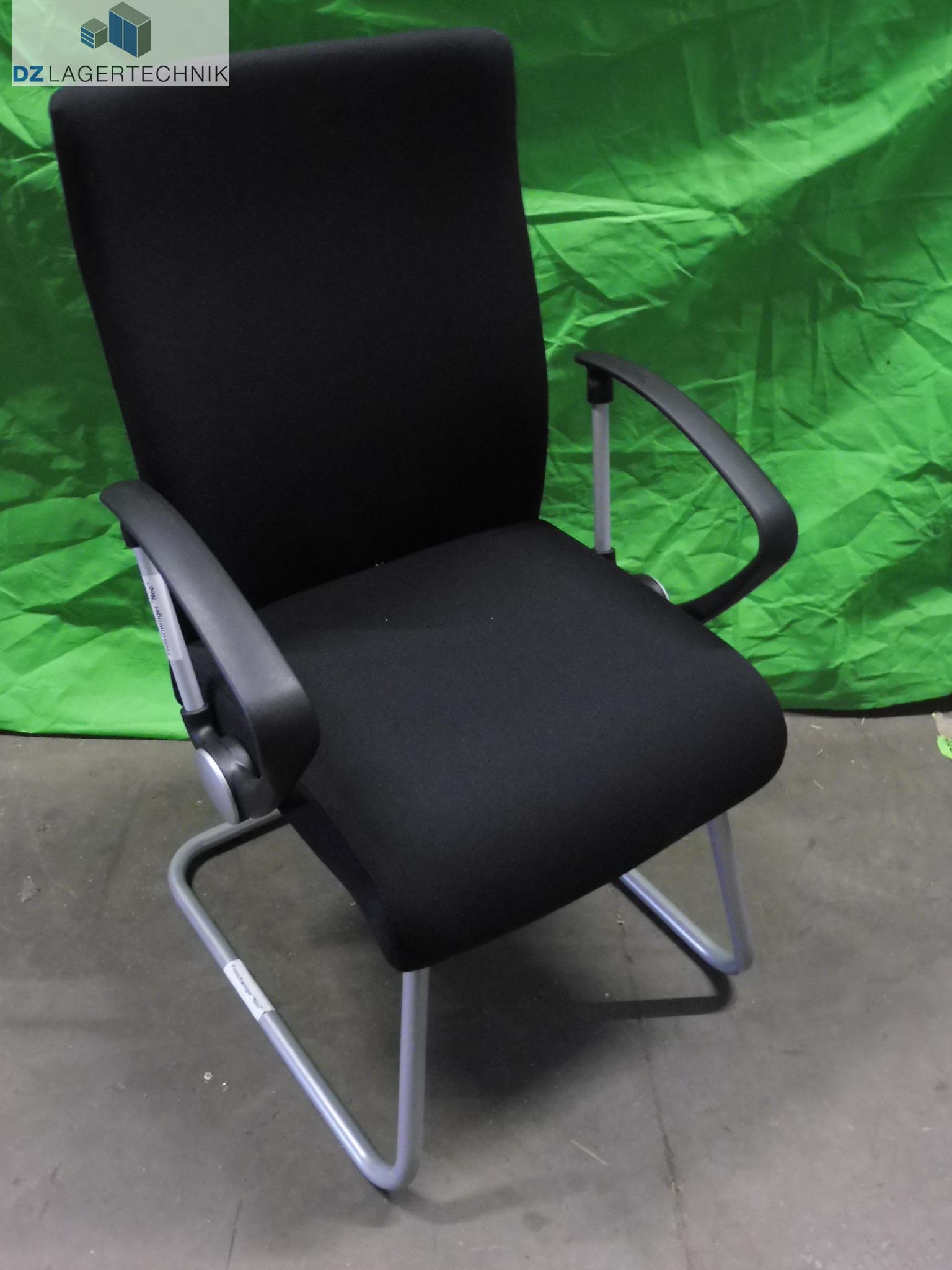 Freischwinger Neo mit Armlehnen schwarz